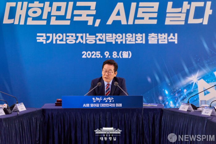 李대통령 공약 'AI 국민비서' 개발 시동 건다…행안부, 네이버·카카오와 업무협약