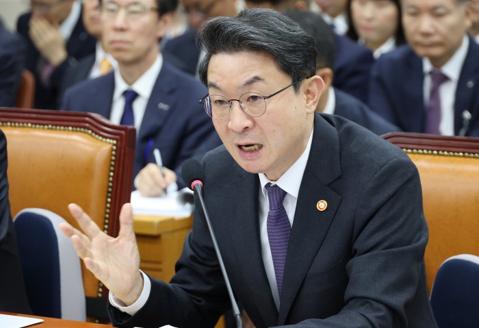 [2025 국감] 이억원 "티메프 '선정산대출 '입점업체 부담 경감책 논의할 것"