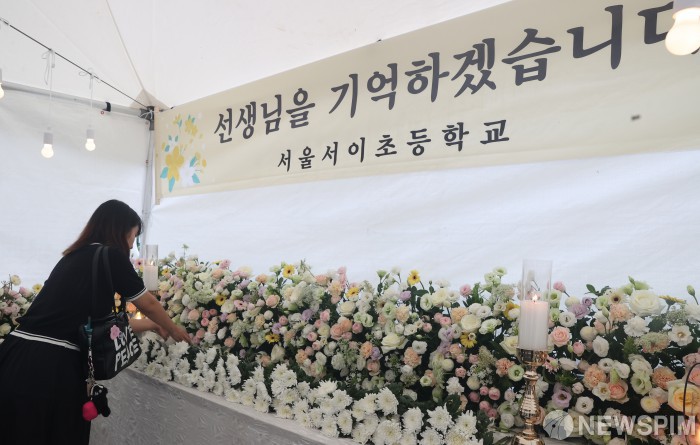'교사출신 장관표' 교권보호책 11월 발표…현장에선 "제도·인력 보강"