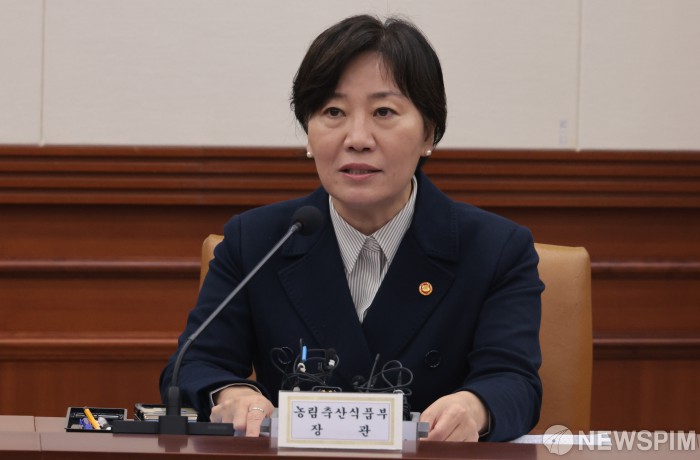 [2025 국감] 송미령 장관 "김인호 청장 상당히 유능…셀프추천 문제없어"