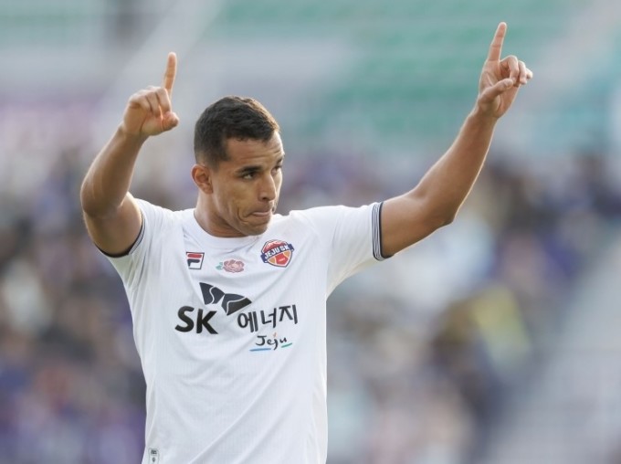 [프로축구] 제주 10경기 무승 끊은 조나탄, 34라운드 MVP