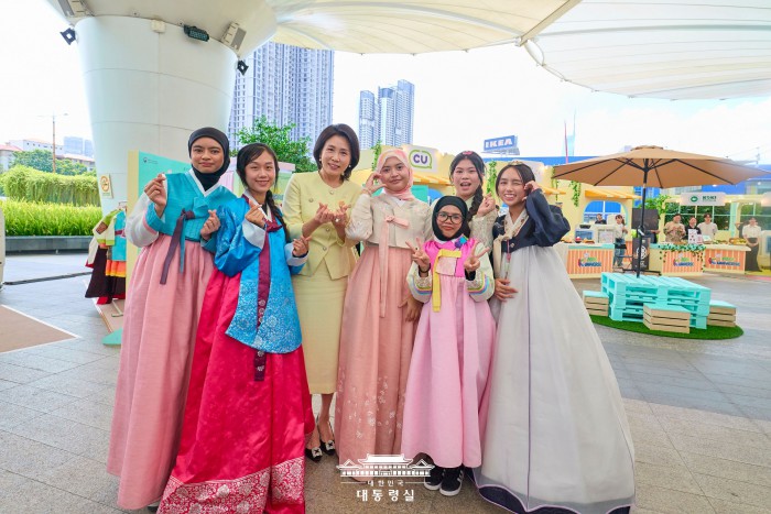 김혜경 여사, 캐나다 총리 배우자에 '한복' 아름다움 설파…'갓' 패션 소개