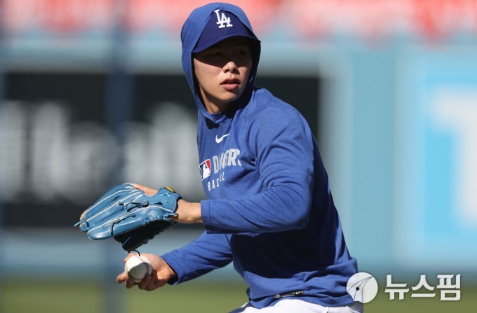 [MLB] 18이닝 혈투 후... WS 4차전 토론토 선발 우완인데 김혜성 또 벤치