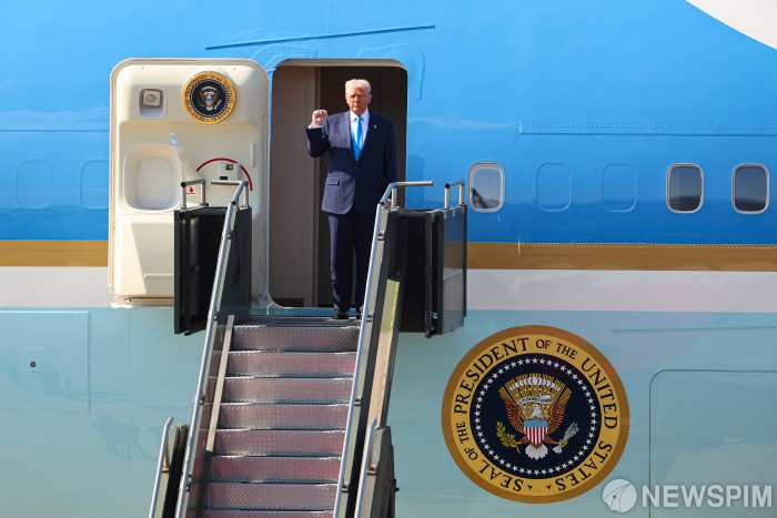 주먹 쥔 도널드 트럼프 미국 대통령