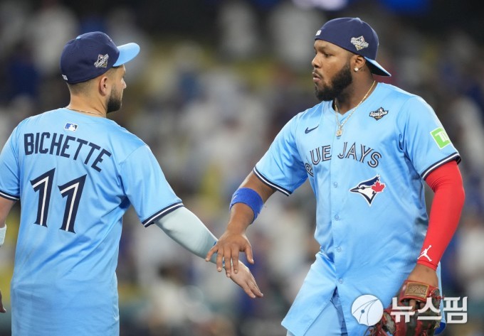[MLB] 토론토, '피로한' 오타니 두들겨 승리... WS 2승 2패