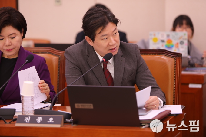 [2025 국감] 野 진종오 "공연장 안전불감증, 문체부 제도 개선 시급"