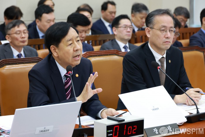 [2025 국감] 관세협상 두고 與 "최선의 결과 도출" vs 野 "평가 일러"