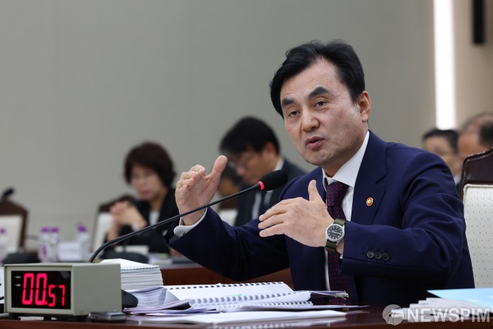 [2025 국감] 안규백 국방장관 "한미협상 쾌거…핵추진 잠수함 건조 여건 이미 갖춰"