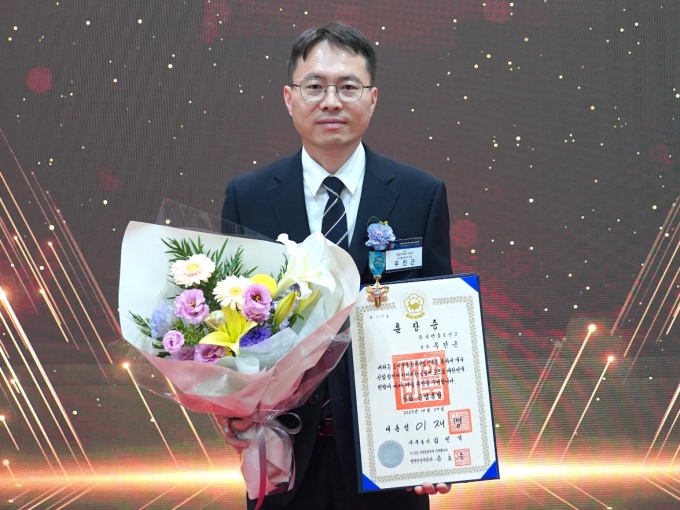 훈장 받은 DN솔루션즈 기술력...고난도 공작기계 국산화 공로