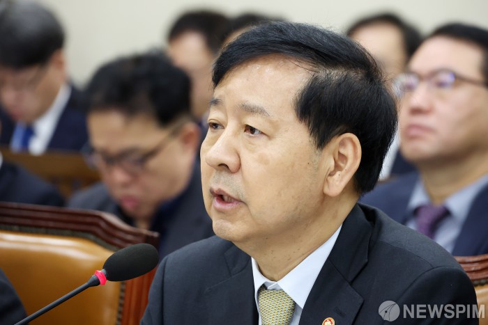 [2025 국감] 구윤철 부총리 "'10·15 대책' 주택 안정 노력…부동산 세제 검토"