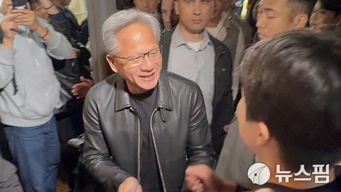 [포토] 젠슨 황·이재용·정의선, 서울 뒤흔든 'AI 치맥 회동'