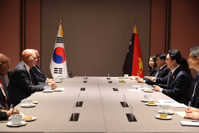 김민석 총리, 파푸아뉴기니 부총리 면담…"실질 협력 강화 희망"