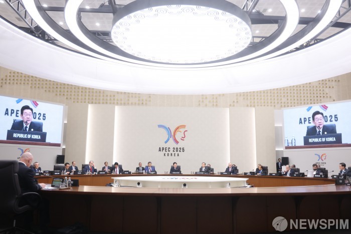 '자유무역'과 'WTO'가 사라진 최초의 공동선언 남긴 경주 APEC