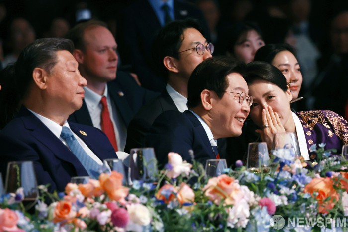 김혜경 여사, APEC 자원봉사자·예술단·의료진 잇따라 격려