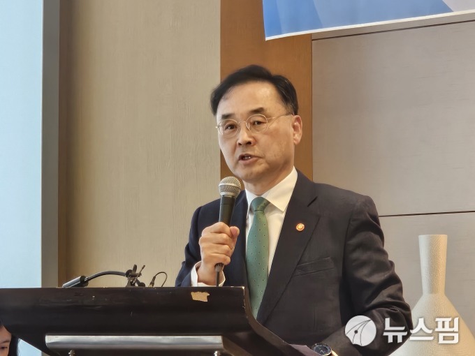 차정인 "지역 필수의료 관건은 의대 분리모집…교원 정치기본권 배제 안돼"