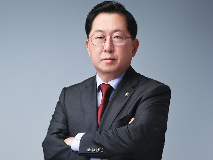 野 유용원 "핵잠, 국내서 만들어야…필리조선소는 건조시설 전무"