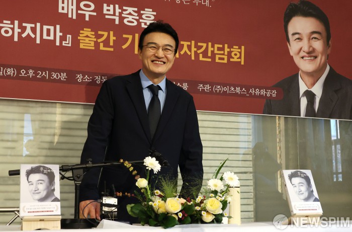 작가로 변신한 배우 박중훈...에세이 '후회하지마' 출간