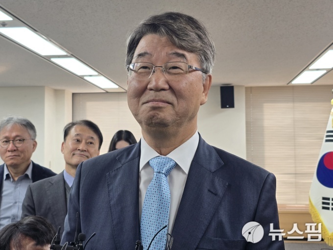 김지형 경사노위원장 "충분히 발품 팔겠다"…민주노총 복귀 추진 시사