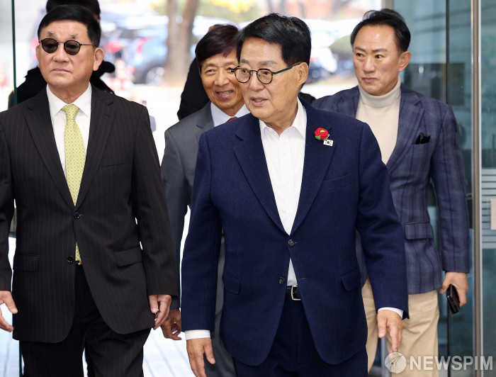 1심 결심 공판 출석하는 박지원 전 국가정보원장