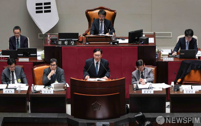 728조 예산안 심사 돌입…與 '경제성장 기대' vs 野 '확장재정 우려'