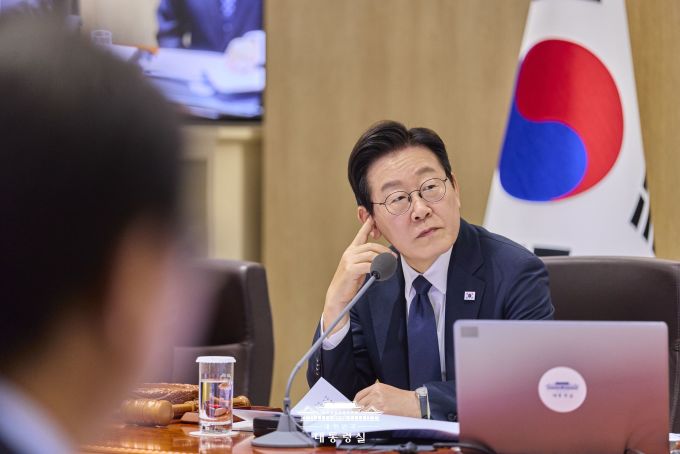 李대통령, '인종차별 언행' 김철수 적십자사 회장 감찰 지시