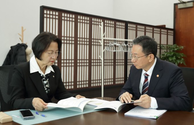 정성호 법무장관, 법사위 예방…'민생·안전 위한 10대 법안' 통과 요청