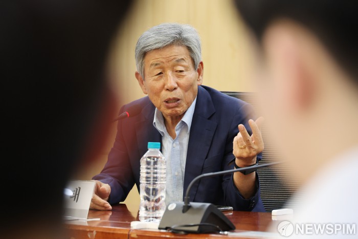 유인태, 재판중지법에 "정청래 고집스럽게 밀어붙인 모양"