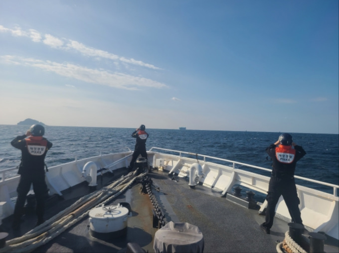 中国渔船在韩国西海公海海域翻覆 致2死3失踪