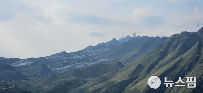 산도 바다도... 거대한 재생에너지 공장이 된 중국 땅