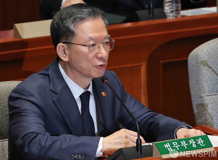 국회 예결위 출석한 정성호 장관