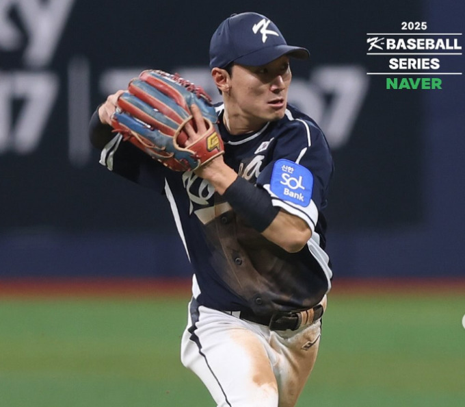 빠른 발·강한 2번... '테이블 세터' 신민재·안현민, 일본 뒤흔들까