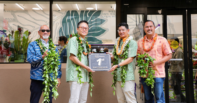'편의점 본고장' 美 첫 진출한 CU…홍정국, '글로벌 리테일 실험' 주도