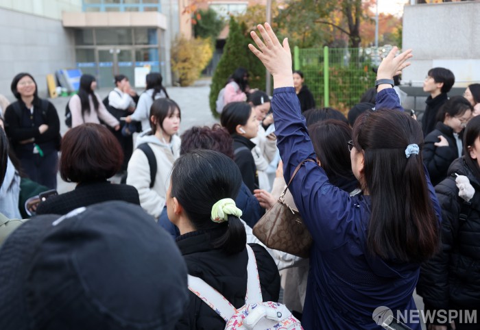 [2026 수능] "국어·수학 어려웠다"·"유럽 여행 가고 싶다" 시험 마무리한 수험생들