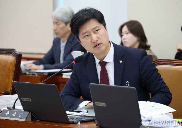 'K-아이웨어' 내년 초 한류연관산업 지정·고시…우재준 "안경산업도 한류 주역으로"