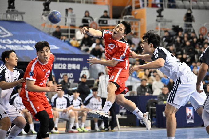 [H리그] SK 호크스, '거함' 두산 잡았다…개막전서 23-20 승리