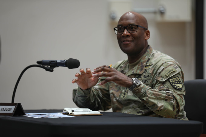 [인터뷰] 브런슨 사령관 "한국, 전략적 취약점에서 역내 군사 허브로"