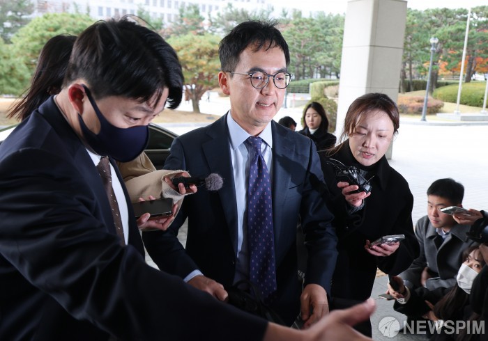 출근하는 구자현 신임 검찰총장 직무 대행