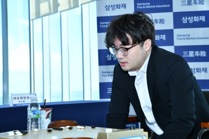 [바둑] 랴오위안허, 딩하오 꺾고 삼성화재배 첫 우승