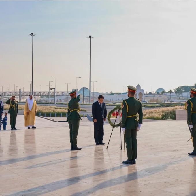 李대통령, UAE 현충원 찾아 추모…초대 대통령 영묘 참배