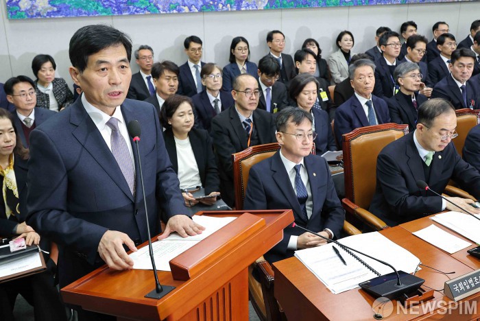 제안설명하는 김민기 국회 사무총장