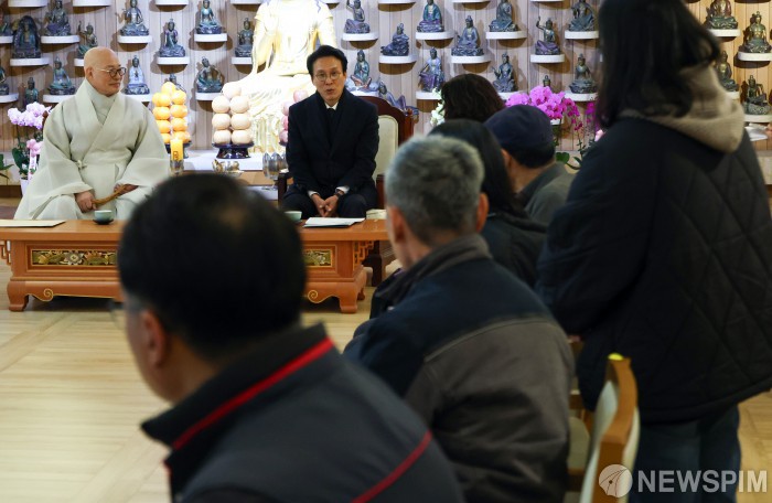 김민석 총리, 산재 피해 유가족과 차담회