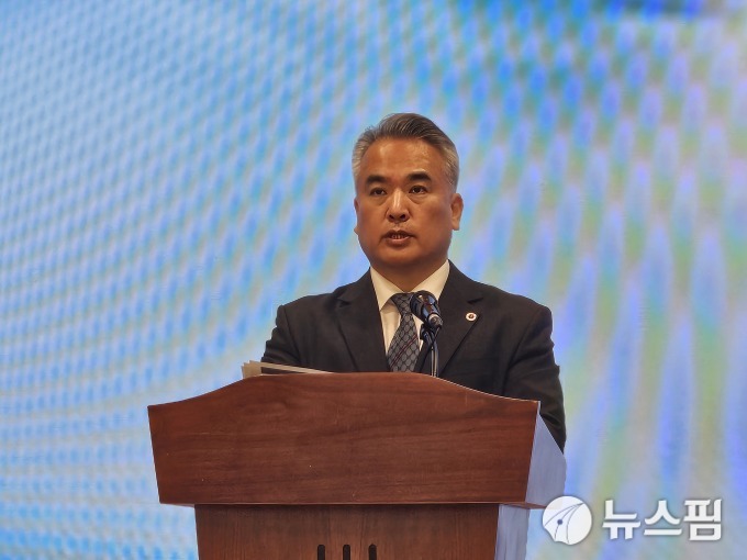 '10년 의무 복무 지역의사제' 복지위 통과...의협 "효과 장담 어렵다"