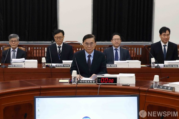 국회 정보위 출석한 이종석 국가정보원장