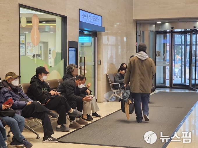 [현장] 대학병원도 '마스크 물결'…독감 환자 작년 이맘때 보다 14배↑