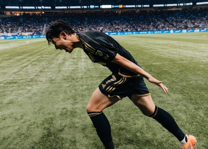 그 궤적, 그 자리... 손흥민, 0.1% 확률 뚫은 3연속 명품 프리킥