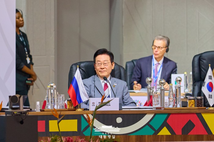 李대통령 "외교 기본은 한미동맹…중국과 관계는 안정적으로 관리"