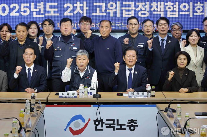 기념촬영하는 정청래-김동명