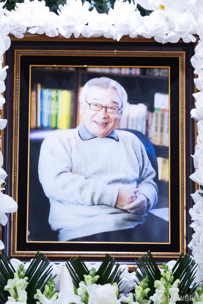 故 이순재에 금관문화훈장…최휘영 장관 "남기신 모든 것 기억될 것"