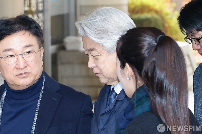 법원 향하는 노웅래 전 더불어민주당 의원