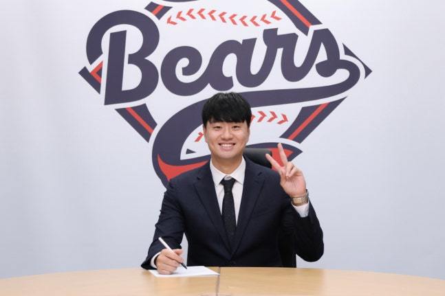 [프로야구] '내부 FA' 이영하, 두산 잔류... 4년 최대 52억원 계약
